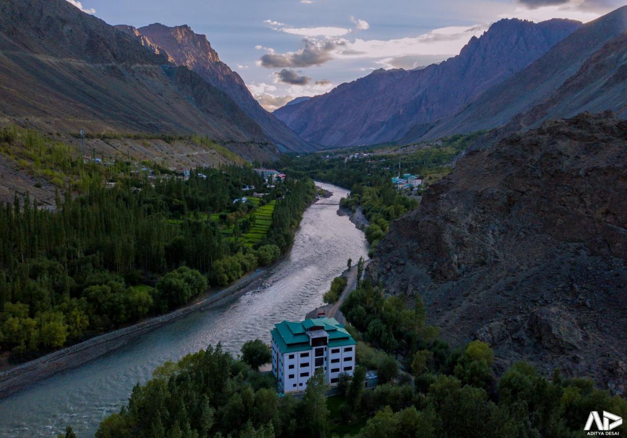 Hotel Chhutuk Heights Kargil Bagian luar foto