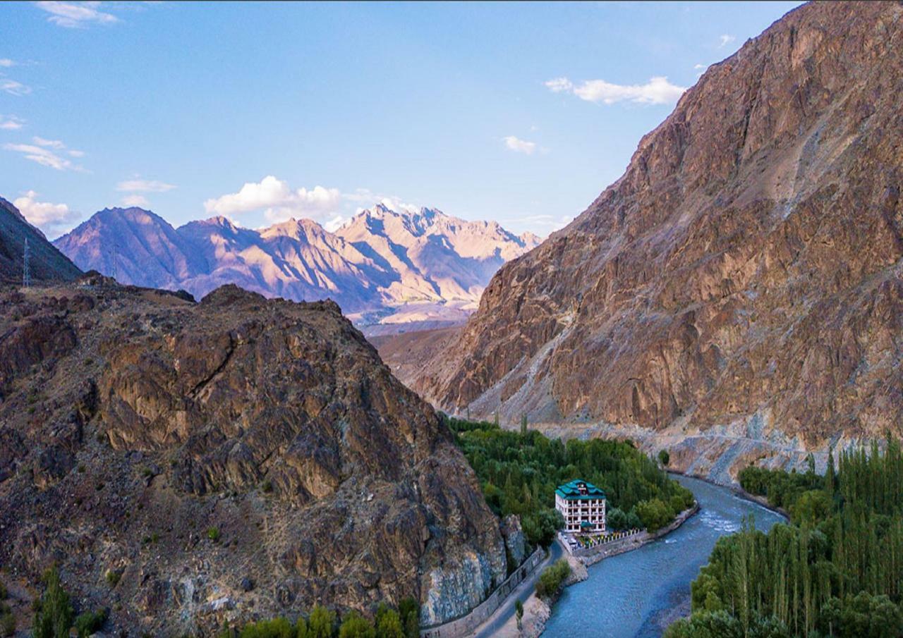 Hotel Chhutuk Heights Kargil Bagian luar foto